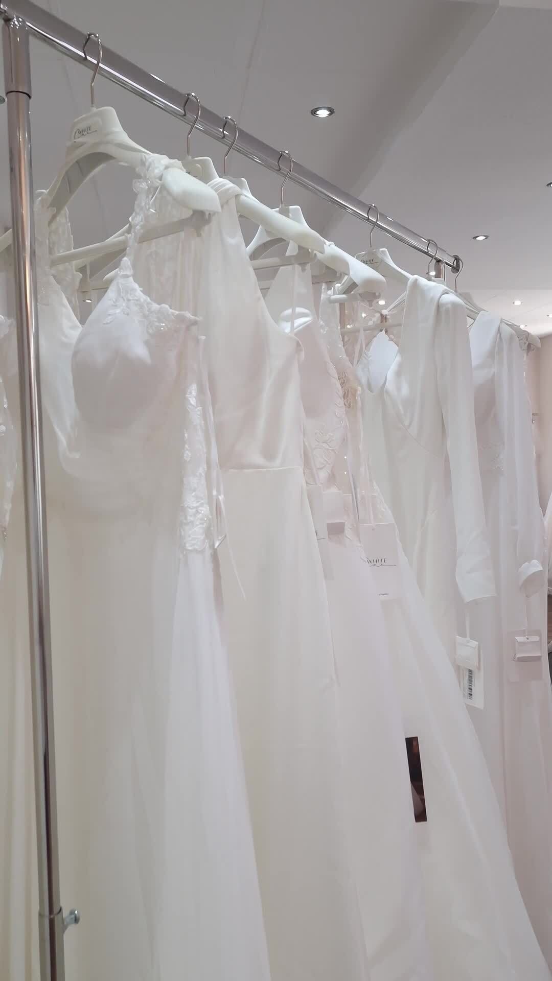 Unboxing time! Wir haben ein neues Paket bekommen! Diesmal aus Barcelona von @whiteonebridal 

❤️ Bucht euren kostenlosen Beratungs Termin direkt hier 
📒 https://www.brautmode-speyer.de/termin/
Oder ruft uns einfach an unter der: 📞 01737007271

#whiteone #Brautkleid #Traumhochzeit #Hochzeitskleid #Brautmode #SayYesToTheDress #Braut2026 #Hochzeitsinspiration #BrideToBe #ModernBridal #MinimalistBride #SustainableBridal #BrautkleidSpeyer #Hochzeitskleid2026 #Brautatelier #BridalInspo #DressShopping #BridalGoals #speyer #mannheim #heidelberg #vividbridal Werbung