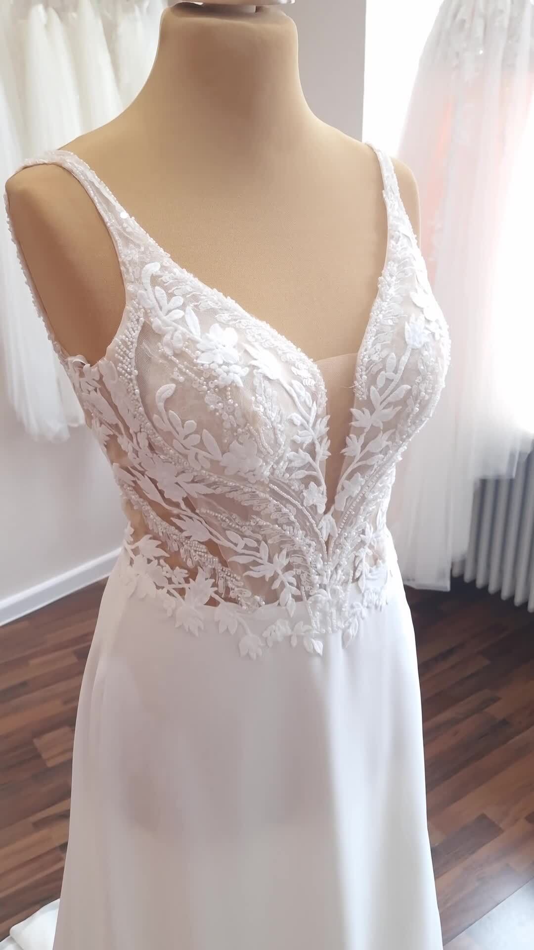 Für den Moment, in dem alle Augen auf dich gerichtet sind. 🤩 

❤️ Bucht euren kostenlosen Beratungs Termin direkt hier 
📒 https://www.brautmode-speyer.de/termin/
Oder ruft uns einfach an unter der: 📞 01737007271

#Brautkleid #Traumhochzeit #BridalFashion #Brautmode #SayYesToTheDress #Braut2026 #Hochzeitsinspiration #BrideToBe
#ModernBridal #LuxuryWeddingDress #BrautkleidSpeyer #Hochzeitskleid2026 #Brautatelier #BridalInspo #DressShopping #BridalGoals #speyer #mannheim #heidelberg #vividbridal Werbung