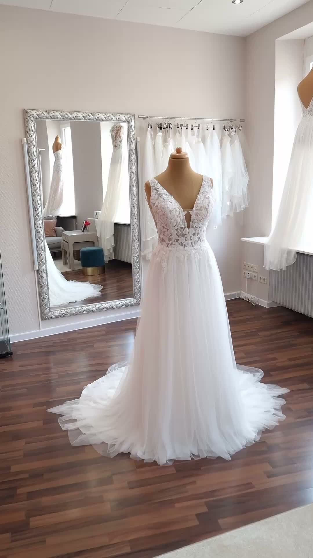 Leicht und Detailverliebt <3

❤️ Bucht euren kostenlosen Beratungs Termin direkt hier 
📒 https://www.brautmode-speyer.de/termin/
Oder ruft uns einfach an unter der: 📞 01737007271

#Brautkleid #Traumhochzeit #BridalFashion #Brautmode #SayYesToTheDress #Braut2026 #Hochzeitsinspiration #BrideToBe #ModernBridal #LuxuryWeddingDress #BrautkleidSpeyer #Hochzeitskleid2026 #Brautatelier #BridalInspo #DressShopping #BridalGoals #speyer #mannheim #heidelberg #vividbridal Werbung