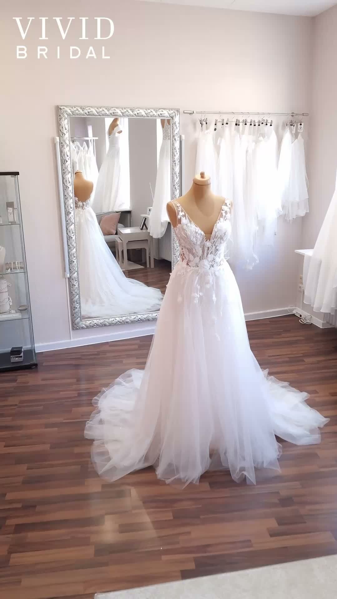 Feine und Detailreiche 3D Blumen 🌹 😍  @modeca 

Music by Natan Molibog from Pixabay

❤️ Bucht euren kostenlosen Beratungs Termin direkt hier 
📒 https://www.brautmode-speyer.de/termin/
Oder ruft uns einfach an unter der: 📞 01737007271

#Brautkleid #Traumhochzeit #BridalFashion #Brautmode #SayYesToTheDress #Braut2027 #Hochzeitsinspiration #BrideToBe #ModernBridal #LuxuryWeddingDress #BrautkleidSpeyer #Hochzeitskleid2027 #Brautatelier #BridalInspo #DressShopping #BridalGoals #speyer #mannheim #heidelberg #vividbridal Werbung