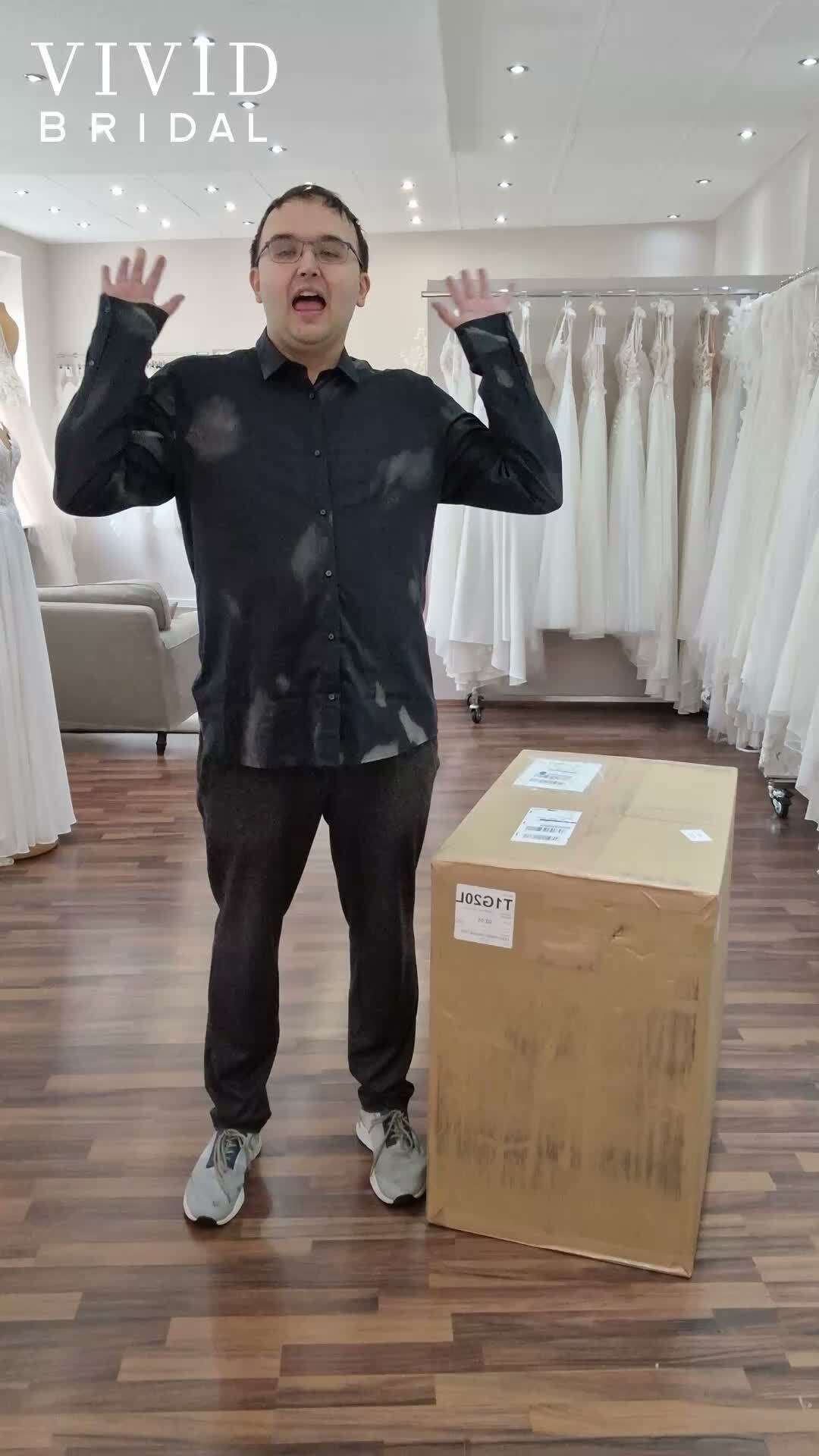 SIE SIND ENDLICH DA!
Die Kleider von @kiyoko_hata sind angekommen! Ich habe letzte Woche bereits die Tage runtergezählt bis die Kleider endlich ankommen. Nun ist es soweit!. Lasst euch von der Magie von Kiyoko Hata verzaubern. Wir bügeln die Kleider und präsentieren Sie euch so schnell wie möglich!

Ich bin auch ganz stolz der erste Store zu sein der @kiyoko_hata in Europa anbietet. Wenn Ihr Auch verzaubert seit meldet euch bei uns!

#KiyokoHataBridal #KiyokoHataWeddings #キヨコハタ #bridestragam #bridalfashion #bridalgowns #hochzeit2026 #hochzeit2027 #europeanbridal #luxuryweddingeurope #destinationweddingeurope #brautkleid #hochzeitskleid #brautmode #braut #hochzeit #vividbridal #speyer #mannheim