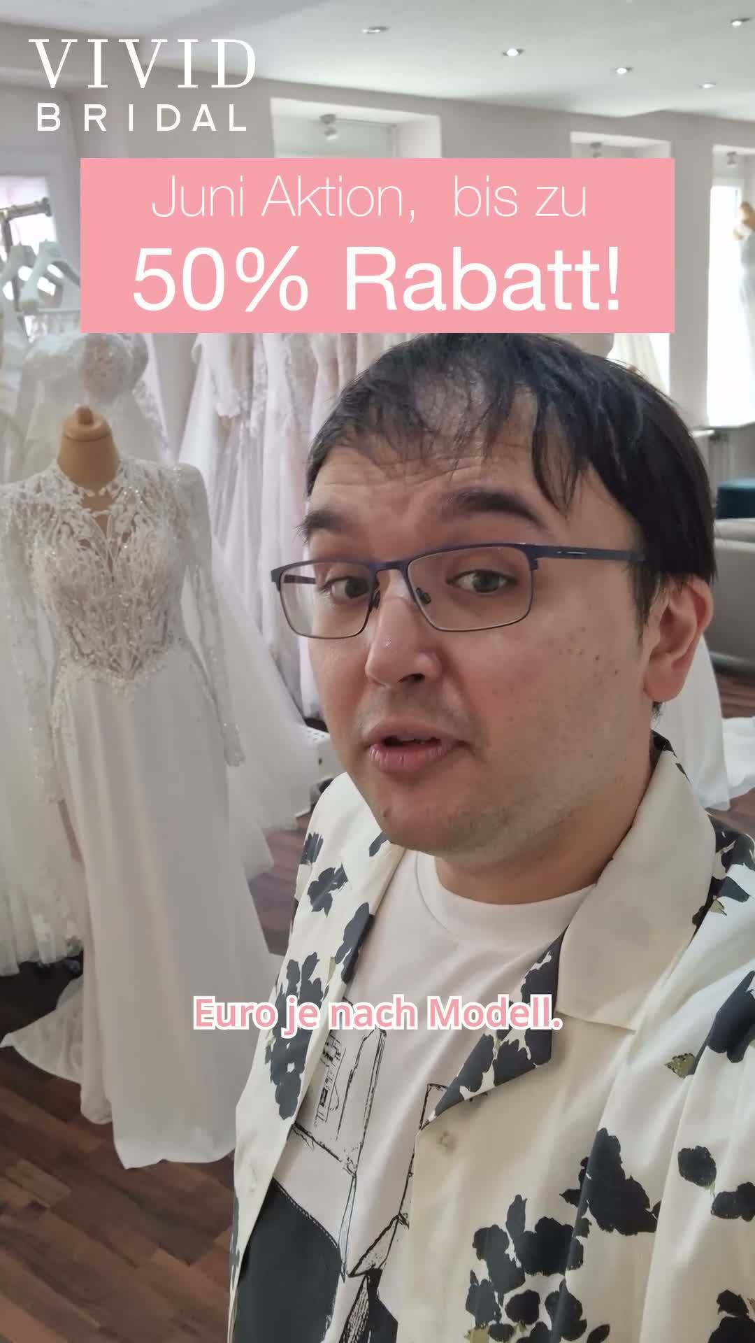 Juni Aktion! 
Da die Aktion im Mai so gut angekommen ist. Geben wir euch noch für diesen Juni bis zu 50% auf unsere Brautkleider vor Ort! Kleider im Outlet bekommt ihr zwischen für 300€-500 € je nach Model.

❤️ Bucht euren kostenlosen Beratungs Termin direkt hier 
📒 https://www.brautmode-speyer.de/termin/
Oder ruft uns einfach an unter der: 📞 01737007271

#Brautkleid #Traumhochzeit #BridalFashion #Brautmode #SayYesToTheDress #Braut2026 #Hochzeitsinspiration #BrideToBe #ModernBridal #LuxuryWeddingDress #BrautkleidSpeyer #Hochzeitskleid2026 #Brautatelier #BridalInspo #DressShopping #BridalGoals #speyer #mannheim #heidelberg #vividbridal Werbung