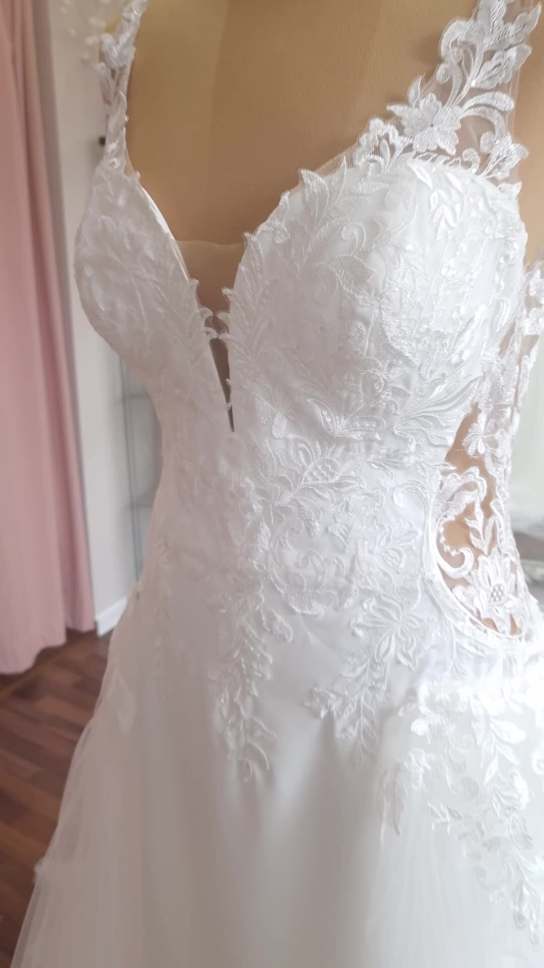 Wandelbar und was ganz besonderes. Figurbetont und weit zwei Stile für eine Hochzeit von @whiteonebridal 

❤️ Bucht euren kostenlosen Beratungs Termin direkt hier 
📒 https://www.brautmode-speyer.de/termin/
Oder ruft uns einfach an unter der: 📞 01737007271

#Brautkleid #Traumhochzeit #BridalFashion #Brautmode #SayYesToTheDress #Braut2026 #Hochzeitsinspiration #BrideToBe #ModernBridal #LuxuryWeddingDress #BrautkleidSpeyer #Hochzeitskleid2026 #Brautatelier #BridalInspo #DressShopping #BridalGoals #speyer #mannheim #heidelberg #vividbridal Werbung