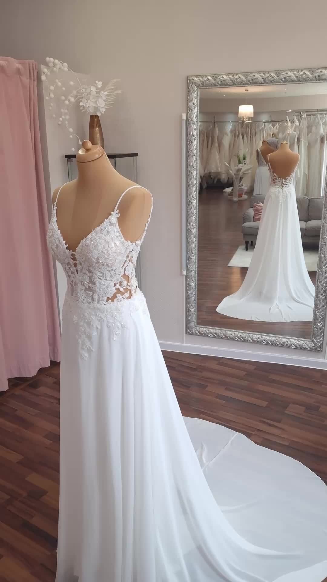 Habt einen wunderschönen Sonntag meine Lieben mit diesem wunderschönen Kleid  von @modeca <3

❤️ Bucht euren kostenlosen Beratungs Termin direkt hier 
📒 https://www.brautmode-speyer.de/termin/
Oder ruft uns einfach an unter der: 📞 01737007271

#Brautkleid #Traumhochzeit #BridalFashion #Brautmode #SayYesToTheDress #Braut2026 #Hochzeitsinspiration #BrideToBe
#ModernBridal #LuxuryWeddingDress
#BrautkleidSpeyer #Hochzeitskleid2026 #Brautatelier #BridalInspo #DressShopping #BridalGoals #speyer #mannheim #heidelberg #vividbridal Werbung