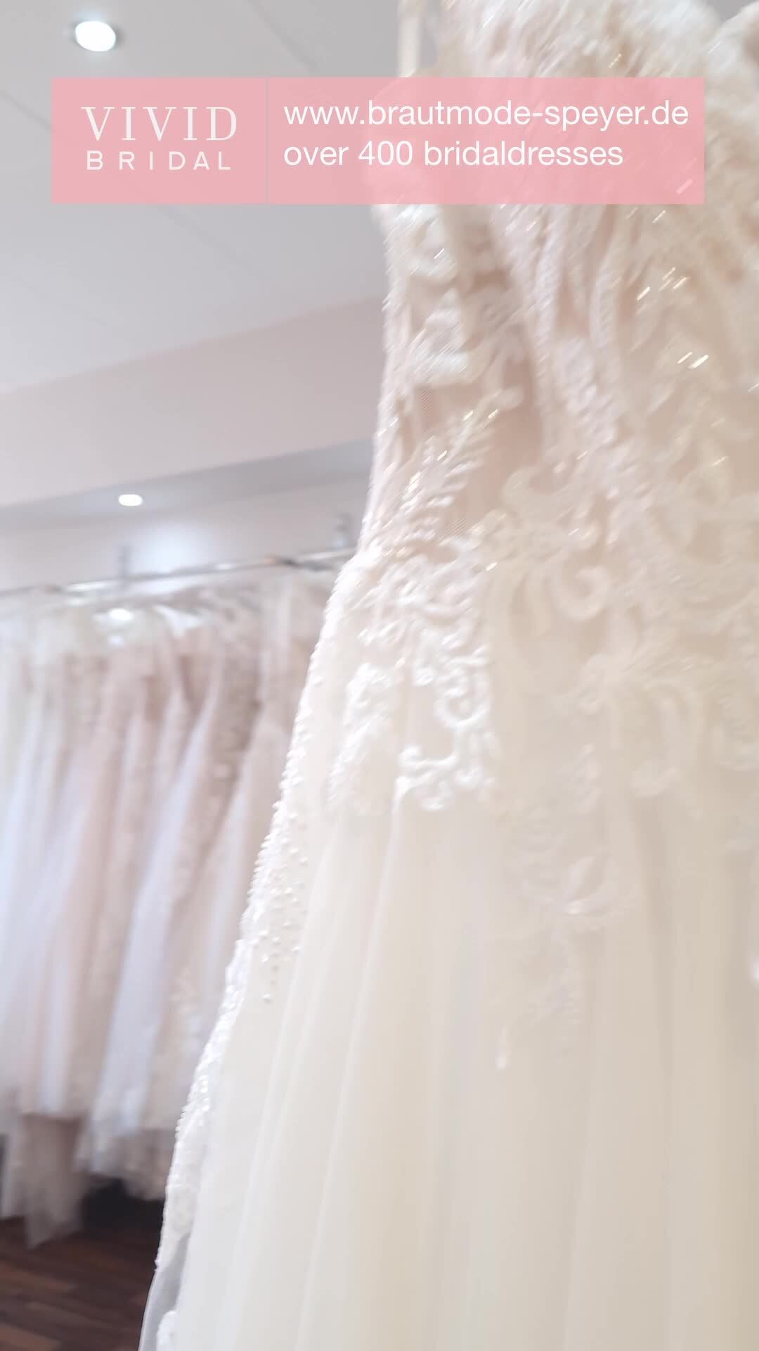 ❤️ Bucht euren kostenlosen Beratungs Termin direkt hier 
📒 https://www.brautmode-speyer.de/termin/
Oder ruft uns einfach an unter der: 📞 01737007271

#Brautkleid #Traumhochzeit #BridalFashion #Brautmode #SayYesToTheDress #Braut2026 #Hochzeitsinspiration #BrideToBe
#ModernBridal #LuxuryWeddingDress
#BrautkleidSpeyer #Hochzeitskleid2026 #Brautatelier #BridalInspo #DressShopping #BridalGoals #speyer #mannheim #heidelberg #vividbridal Werbung