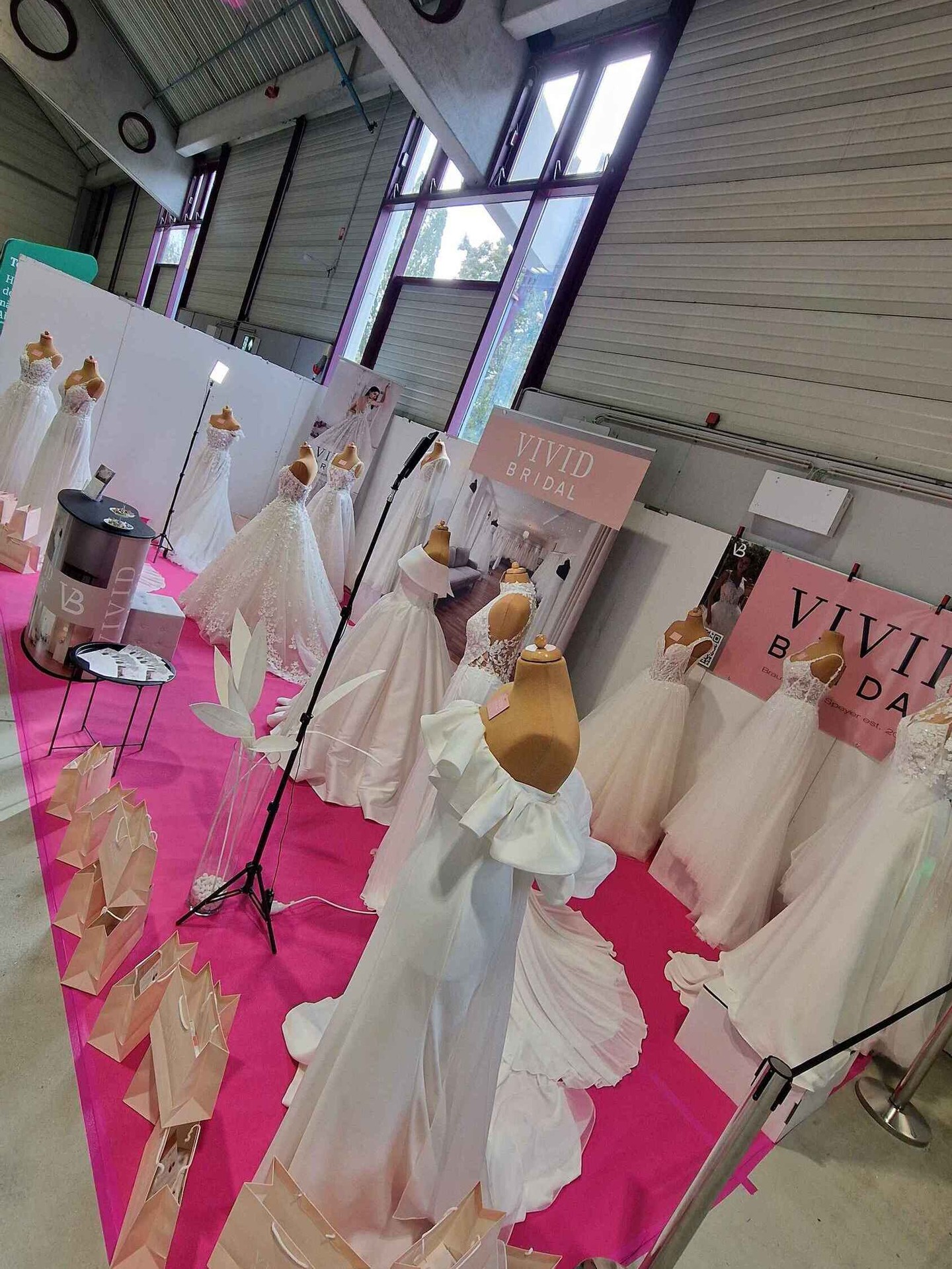 Die Messe ist vorbei. Der "stressige" Tag danach auch. Und damit kommen wir zurück zu unseren regulären Posts timing zurück!

❤️ Bucht euren kostenlosen Beratungs Termin direkt hier 
📒 https://www.brautmode-speyer.de/termin/
Oder ruft uns einfach an unter der: 📞 01737007271

#Brautkleid #Traumhochzeit #BridalFashion #Brautmode #SayYesToTheDress #Braut2026 #Hochzeitsinspiration #BrideToBe
#ModernBridal #LuxuryWeddingDress #BrautkleidSpeyer #Hochzeitskleid2026 #Brautatelier #BridalInspo #DressShopping #BridalGoals #speyer #mannheim #heidelberg #vividbridal Werbung