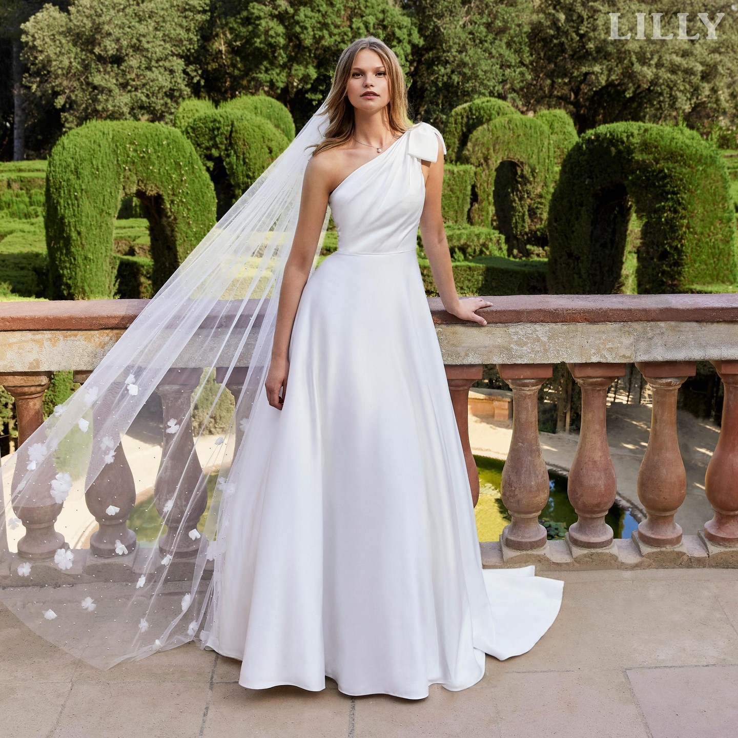 Asymetrische Schultern haben auch etwas, oder?

❤️ Bucht euren kostenlosen Beratungs Termin direkt hier 
📒 https://www.brautmode-speyer.de/termin/
Oder ruft uns einfach an unter der: 📞 01737007271

#lilly #lillybridal
#Brautkleid #Traumhochzeit #Hochzeitskleid #Brautmode #SayYesToTheDress #Braut2026 #Hochzeitsinspiration #BrideToBe #ModernBridal #MinimalistBride #SustainableBridal #BrautkleidSpeyer #Hochzeitskleid2026 #Brautatelier #BridalInspo #DressShopping #BridalGoals #speyer #mannheim #heidelberg #vividbridal Werbung