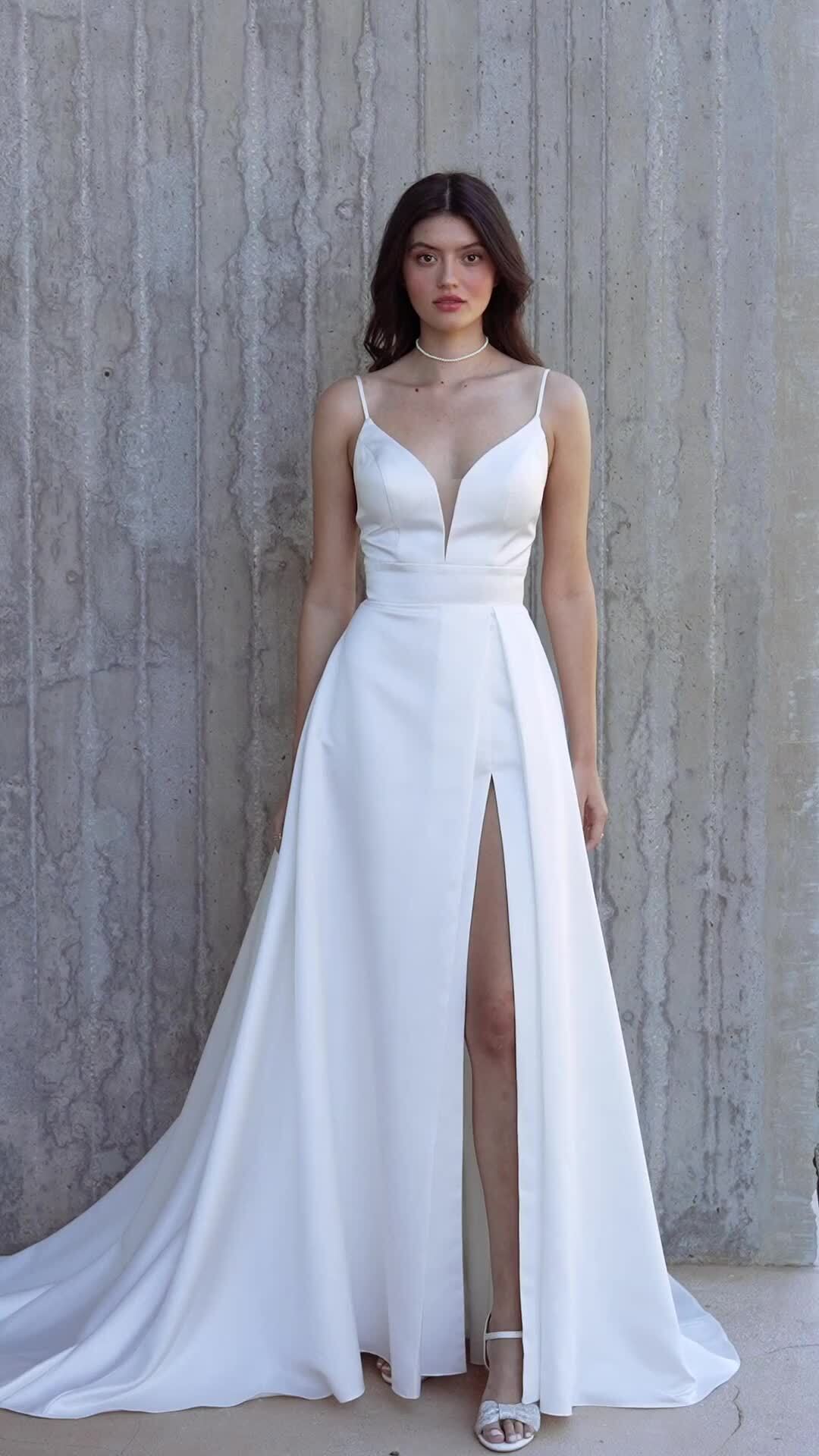 Es braucht nicht viel um Chic zu für die Hochzeit zu sein. @demetriosbride 

❤️ Bucht euren kostenlosen Beratungs Termin direkt hier 
📒 https://www.brautmode-speyer.de/termin/
Oder ruft uns einfach an unter der: 📞 01737007271

#demetrios #oreassposa
#Brautkleid #Traumhochzeit #Hochzeitskleid #Brautmode #SayYesToTheDress #Braut2026 #Hochzeitsinspiration #BrideToBe
#ModernBridal #MinimalistBride #SustainableBridal #BrautkleidSpeyer #Hochzeitskleid2026 #Brautatelier #BridalInspo #DressShopping #BridalGoals #speyer #mannheim #heidelberg #vividbridal Werbung