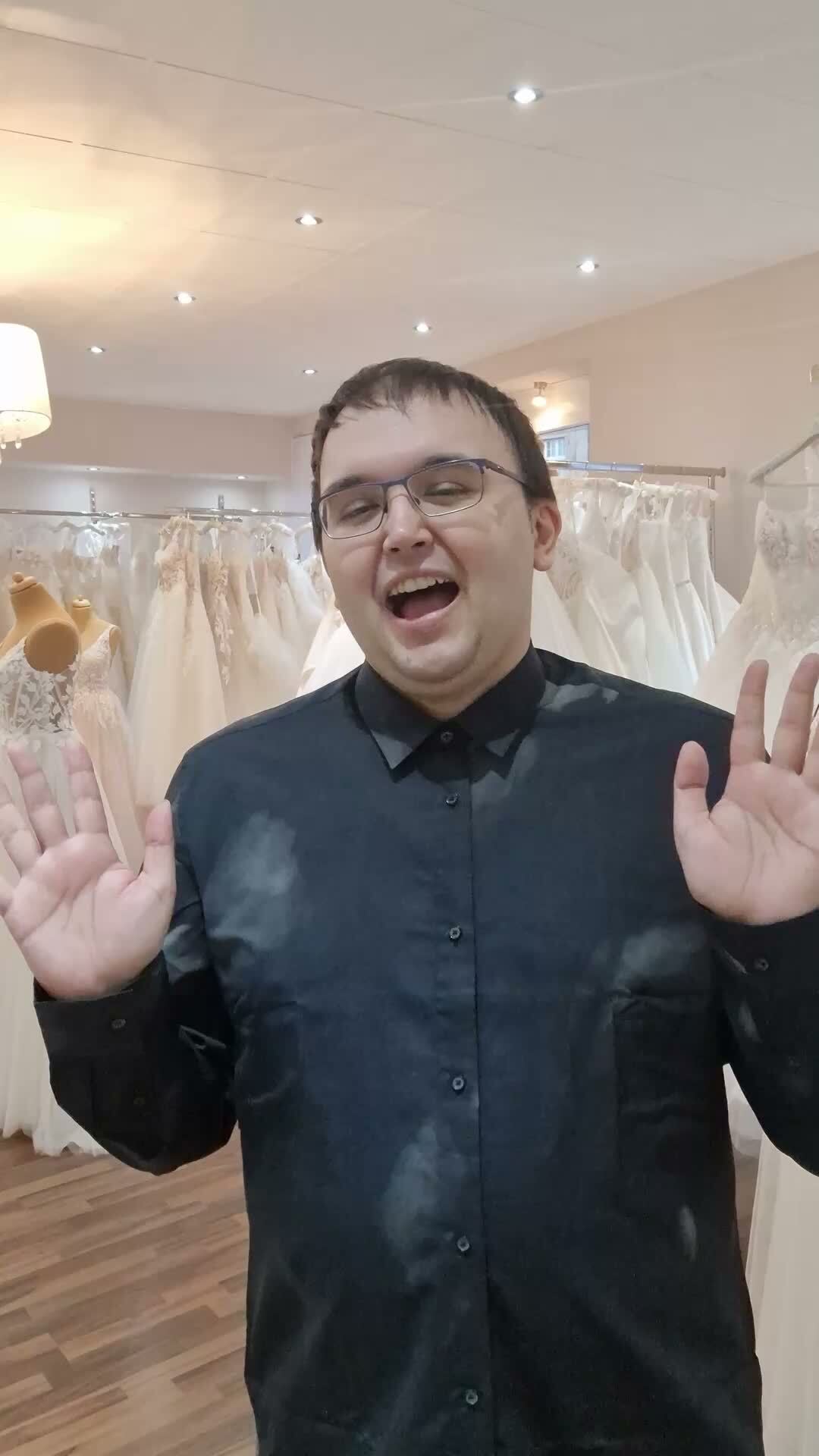 Hallo meine Lieben! Wir kommen immer näher zu den Hochzeiten und somit auch zur Ende der Sesaion. Daher gibt es für euch jetzt bei uns bis zu 50% Rabatt! Ihr bekommt bis zu 20% Rabatt auf alle Brautkleider der Kollektion 2026 (auch auf Nachbestellungen) und bis zu 50% Rabatt auf vorherige Kollektionen (Nicht auf Nachbestellungen bei älteren Kollektionen).

Die Aktion läuft vom 12.03. bis zum 27.03.! Meldet euch die Termine sind begrenzt verfügbar.

https://www.brautmode-speyer.de/termin/

❤️ Bucht euren kostenlosen Beratungs Termin direkt hier 
📒 https://www.brautmode-speyer.de/termin/
Oder ruft uns einfach an unter der: 📞 01737007271

#Brautkleid #Traumhochzeit #BridalFashion #Brautmode #SayYesToTheDress #Braut2026 #Hochzeitsinspiration #BrideToBe #ModernBridal #LuxuryWeddingDress #BrautkleidSpeyer #Hochzeitskleid2026 #Brautatelier #BridalInspo #DressShopping #BridalGoals #speyer #mannheim #heidelberg #vividbridal Werbung