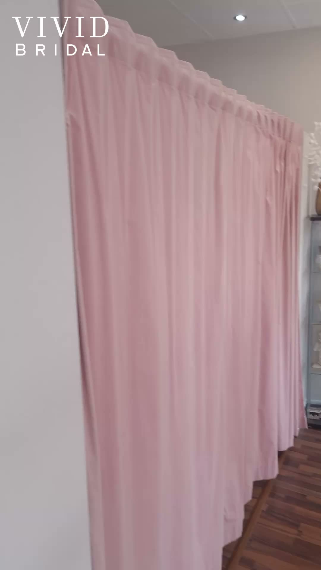 Die neuen Kleider von @ameliebridal sind da! Und heute zeigen wir euch das erste von der Bella Kollektion!